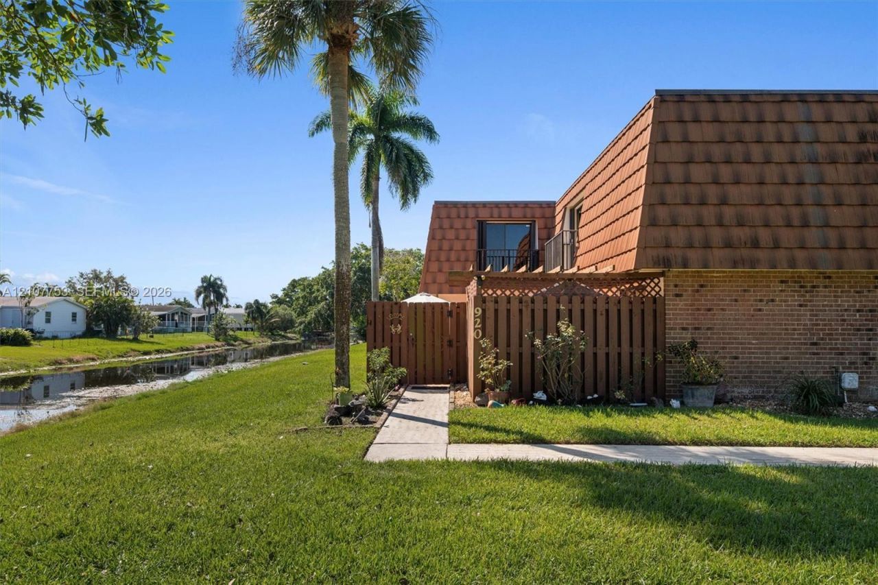 920 SW 118th Ter , Davie, FL 33325 Photo