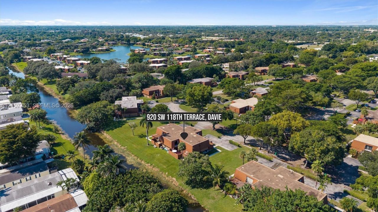 920 SW 118th Ter , Davie, FL 33325 Photo