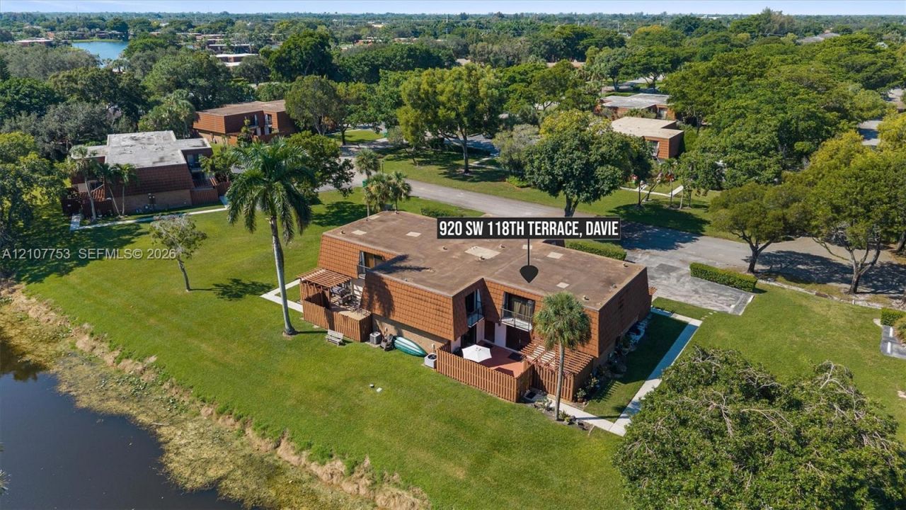 920 SW 118th Ter , Davie, FL 33325 Photo