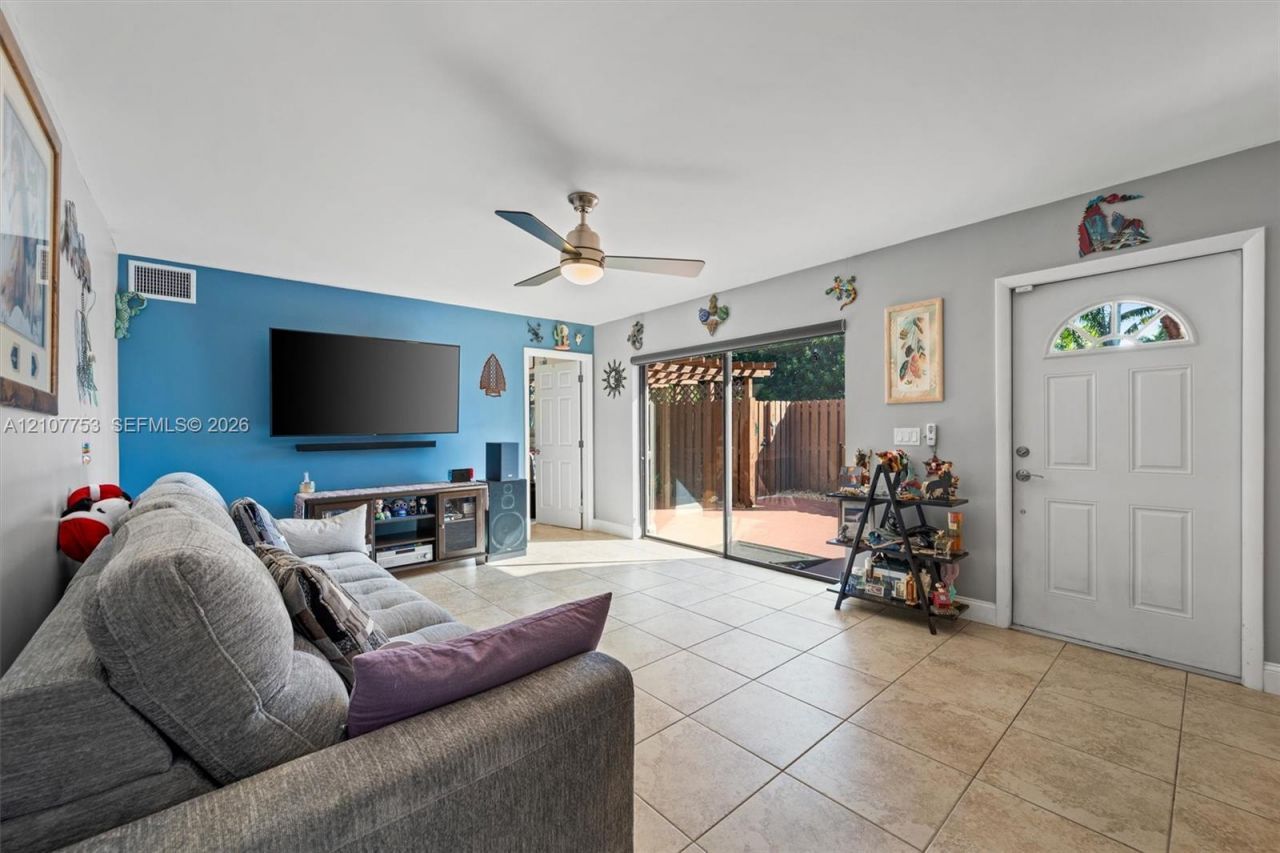 920 SW 118th Ter , Davie, FL 33325 Photo