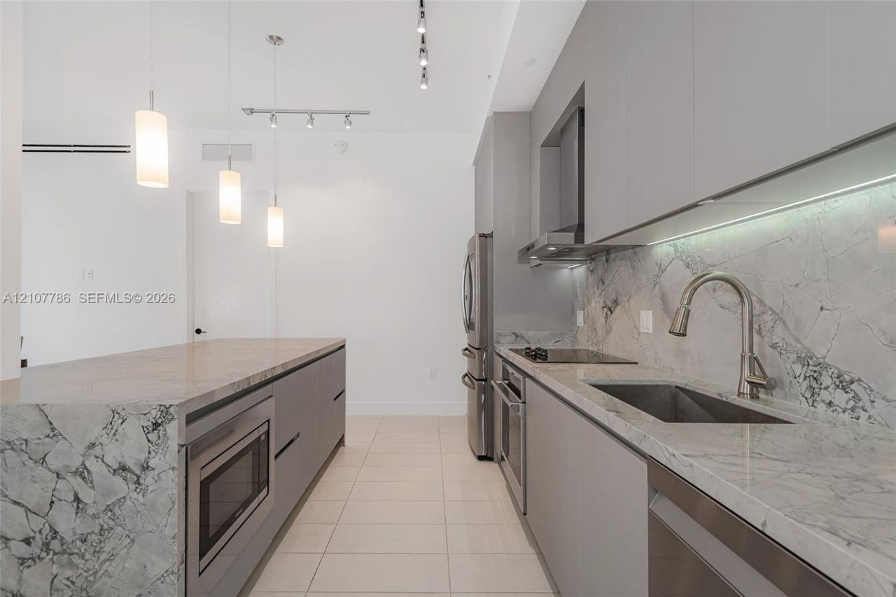 1030 15th St , Unit 214, Miami Beach, FL 33139 Photo