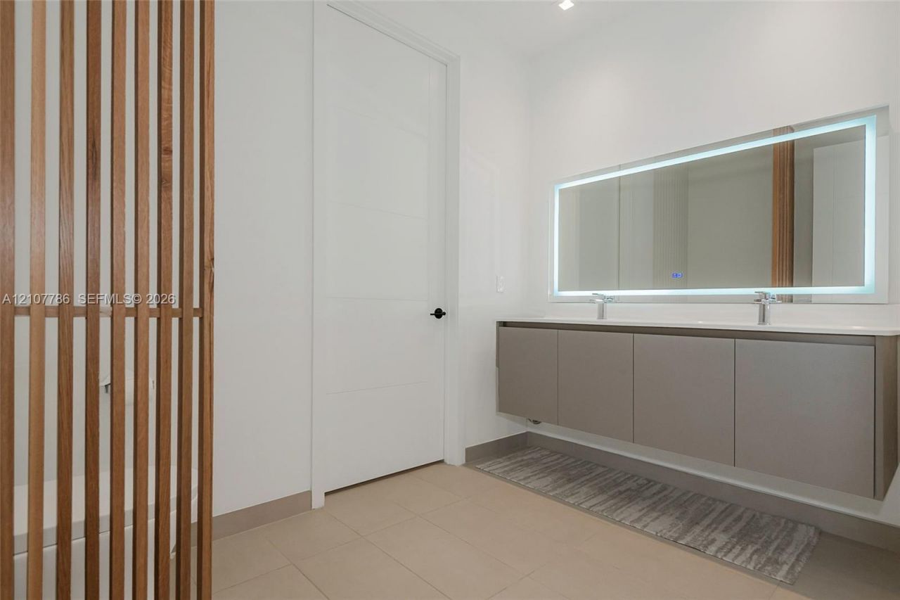 1030 15th St , Unit 214, Miami Beach, FL 33139 Photo