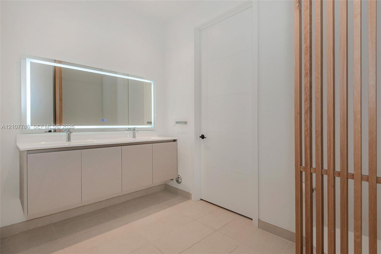1030 15th St , Unit 214, Miami Beach, FL 33139 Photo