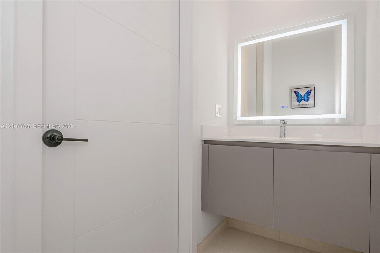 1030 15th St , Unit 214, Miami Beach, FL 33139 Photo
