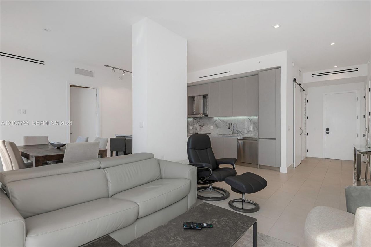 1030 15th St , Unit 214, Miami Beach, FL 33139 Photo