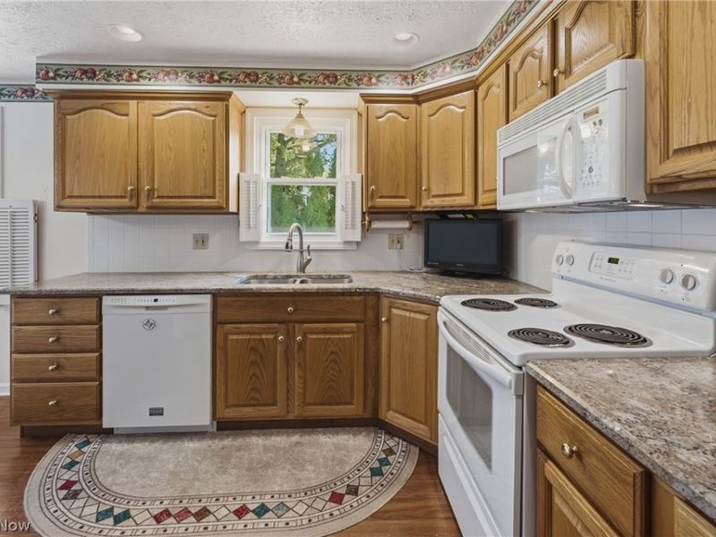 8508 Kellydale Street NW, Massillon, OH 44646 Photo 11