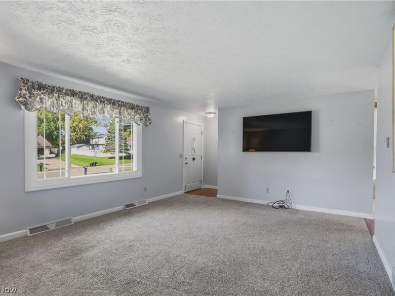 8508 Kellydale Street NW, Massillon, OH 44646 Photo 4