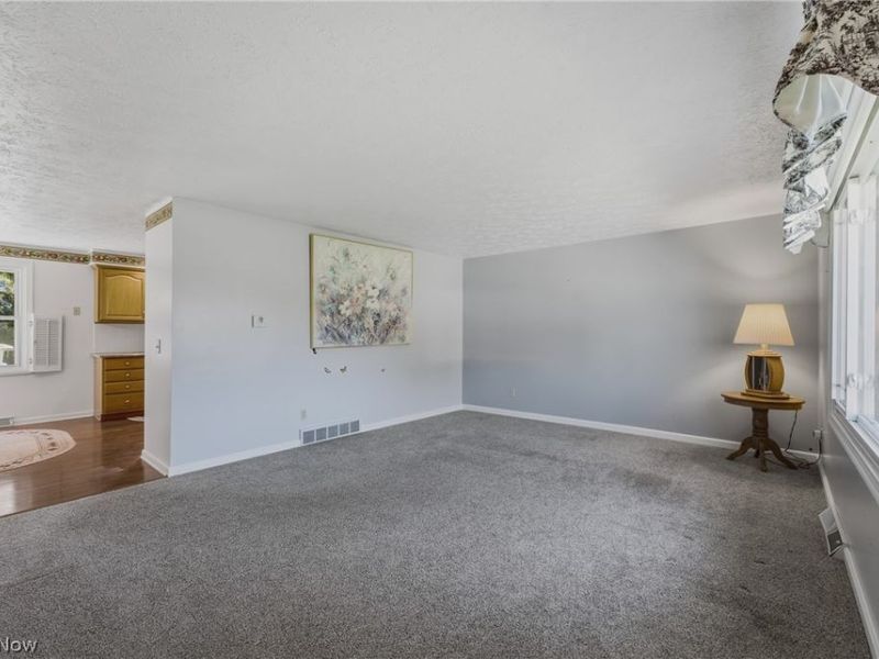 8508 Kellydale Street NW, Massillon, OH 44646 Photo 5