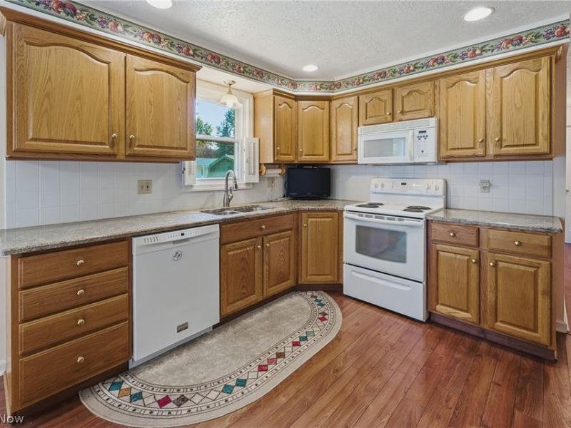 8508 Kellydale Street NW, Massillon, OH 44646 Photo 9