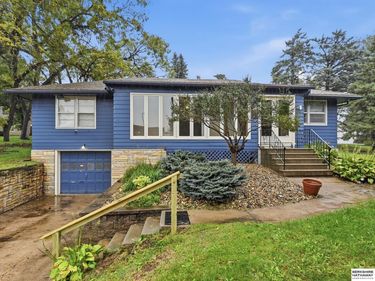 8822 Lake Street, Omaha, NE 68134
