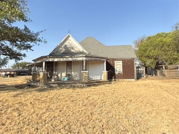 311 S Walton Street, Roby, TX 79543