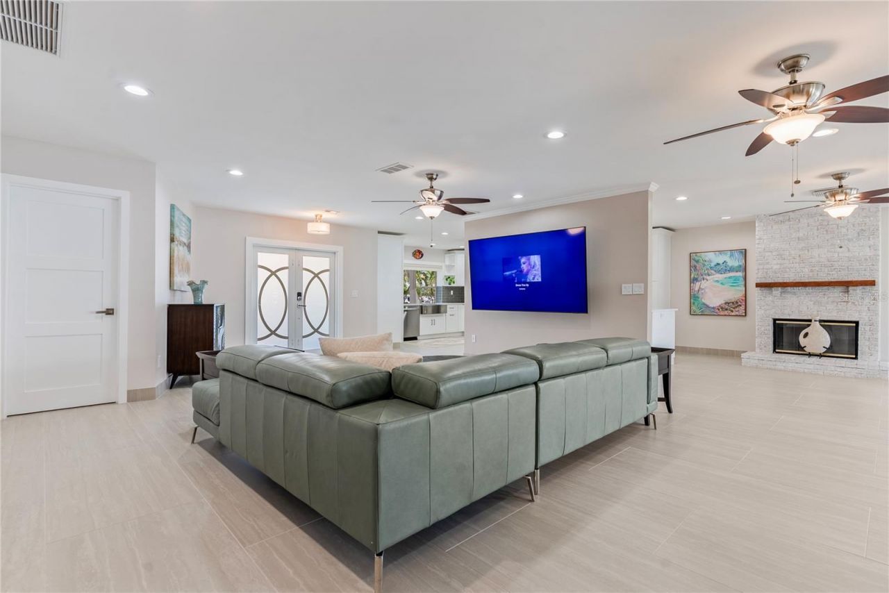 404 Harbor Drive S, Indian Rocks Beach, FL 33785 Photo