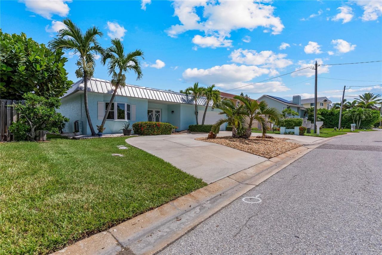 404 Harbor Drive S, Indian Rocks Beach, FL 33785 Photo