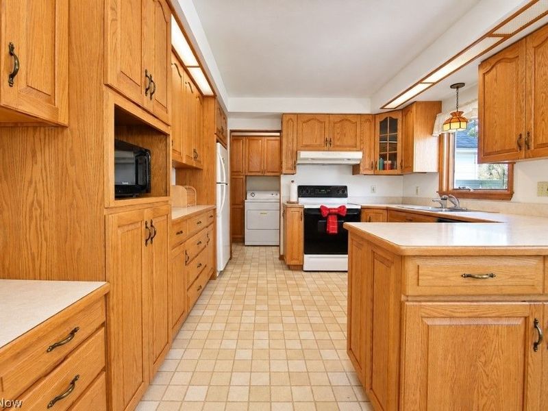 1323 Richmond Road, Lyndhurst, OH 44124 Photo 16