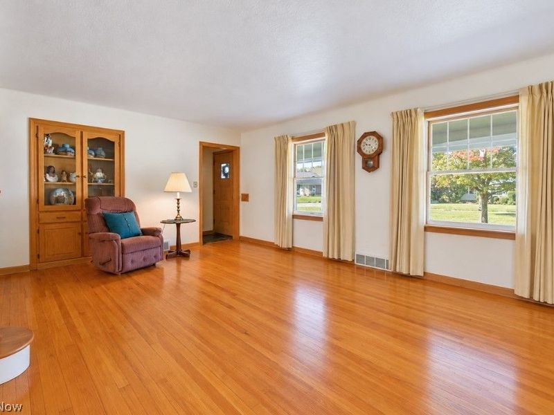 1323 Richmond Road, Lyndhurst, OH 44124 Photo 5