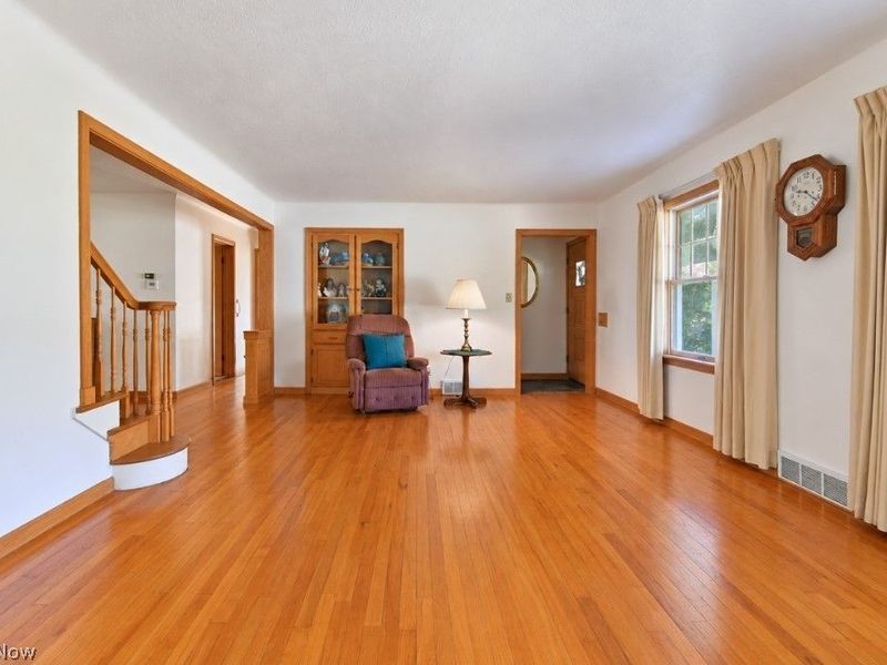 1323 Richmond Road, Lyndhurst, OH 44124 Photo 6
