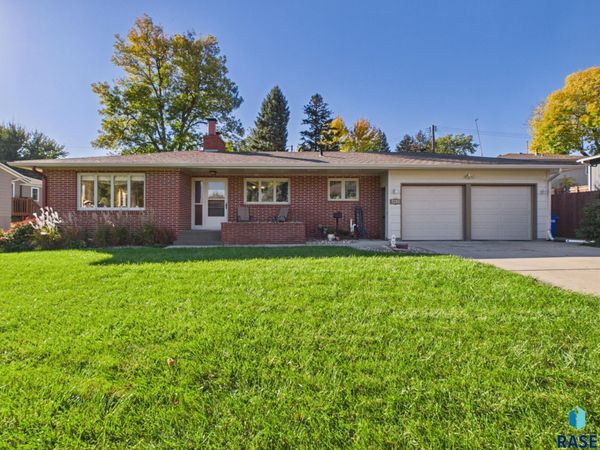1205 E 30th St, Sioux Falls, SD 57105