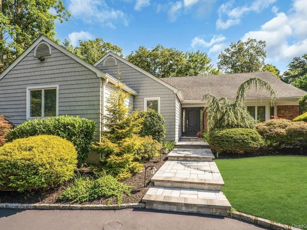 33 McCulloch Drive , Dix Hills, NY 11746