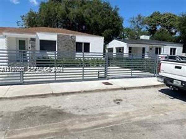 231 NW 44th St , Miami, FL 33127