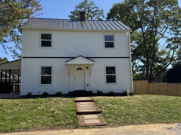 174 N WINCHESTER AVE, WAYNESBORO, VA 22980