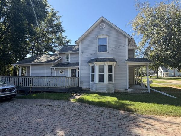 230 W Perry Street, Belvidere, IL 61008