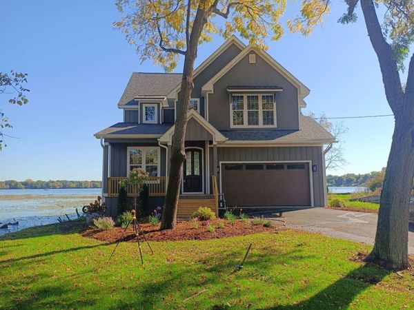 809 Lakeview Drive, Round Lake, IL 60073