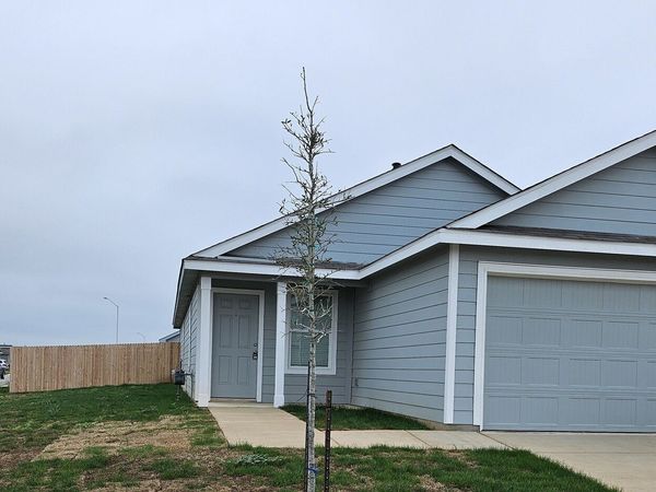 5911 COAHULIA RDG, Seguin, TX 78155