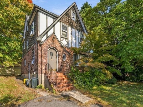 19 W Bayview Ave, Englewood Cliffs, NJ 07632