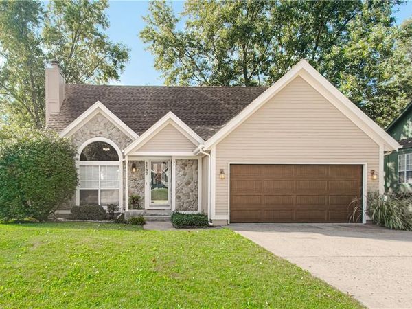 1133 E Charlotte Town Road, Olathe, KS 66061