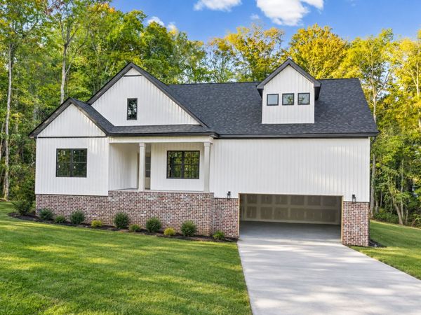 2687 Palmyra Rd , Palmyra, TN 37142