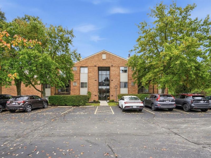 5991 Meadowcreek Drive, Unit 6, Miami Township, OH 45150 Photo 1