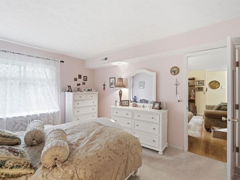 5991 Meadowcreek Drive, Unit 6, Miami Township, OH 45150 Photo 14