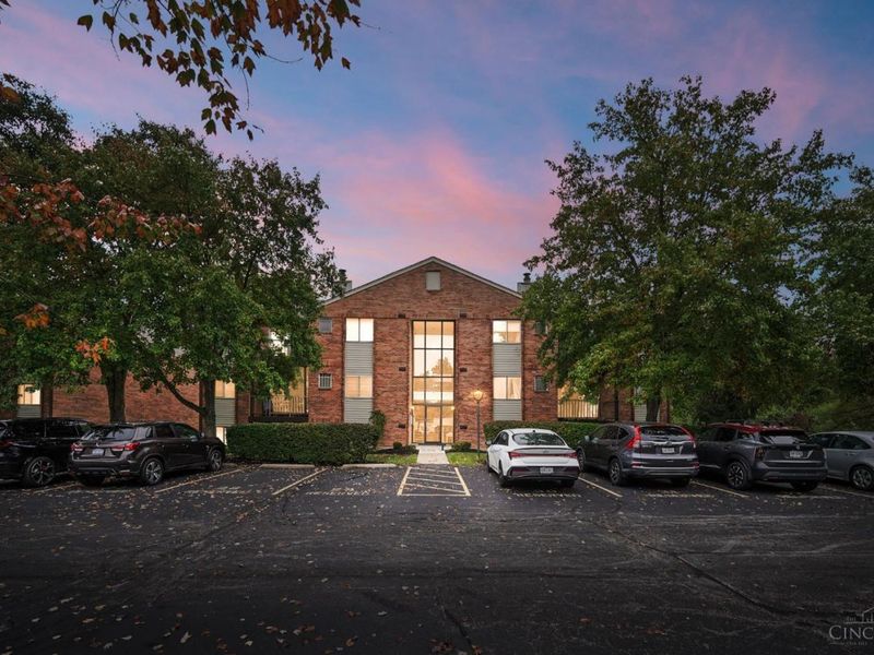 5991 Meadowcreek Drive, Unit 6, Miami Township, OH 45150 Photo 2
