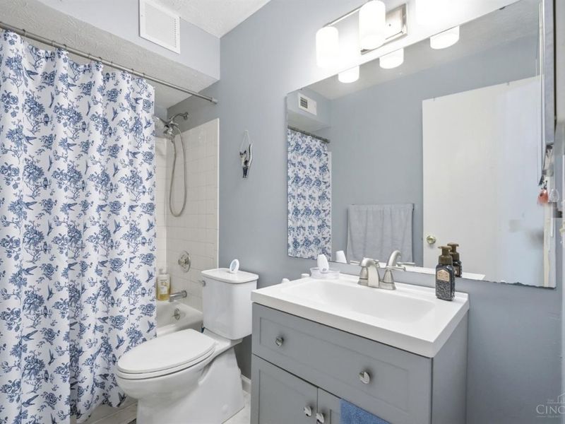 5991 Meadowcreek Drive, Unit 6, Miami Township, OH 45150 Photo 20