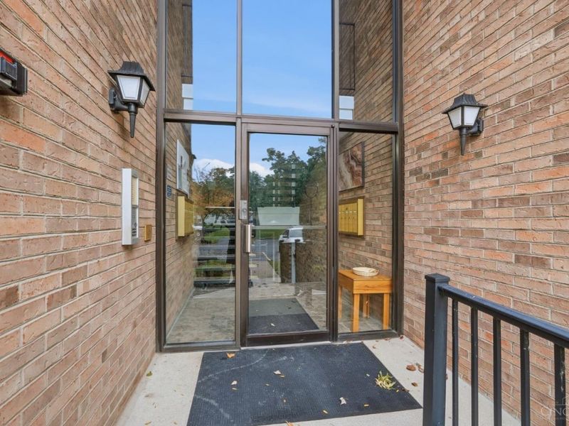 5991 Meadowcreek Drive, Unit 6, Miami Township, OH 45150 Photo 3