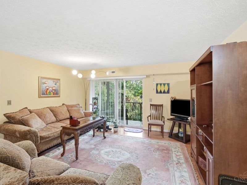 5991 Meadowcreek Drive, Unit 6, Miami Township, OH 45150 Photo 6