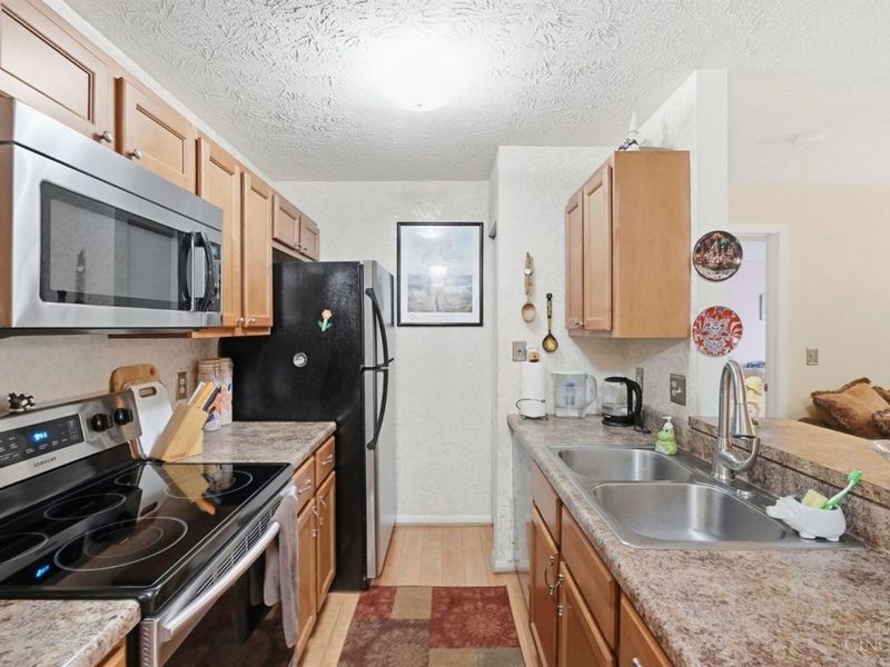 5991 Meadowcreek Drive, Unit 6, Miami Township, OH 45150 Photo 9