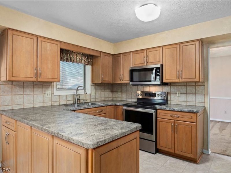 17880 N Inlet Drive, Strongsville, OH 44136 Photo 12