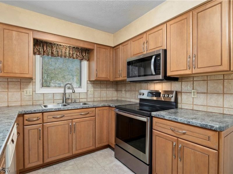 17880 N Inlet Drive, Strongsville, OH 44136 Photo 13