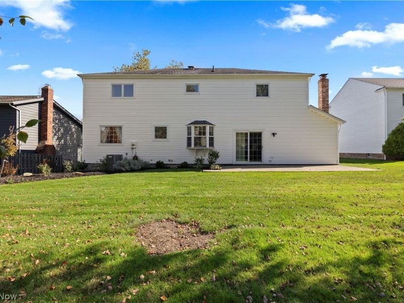 17880 N Inlet Drive, Strongsville, OH 44136 Photo 2
