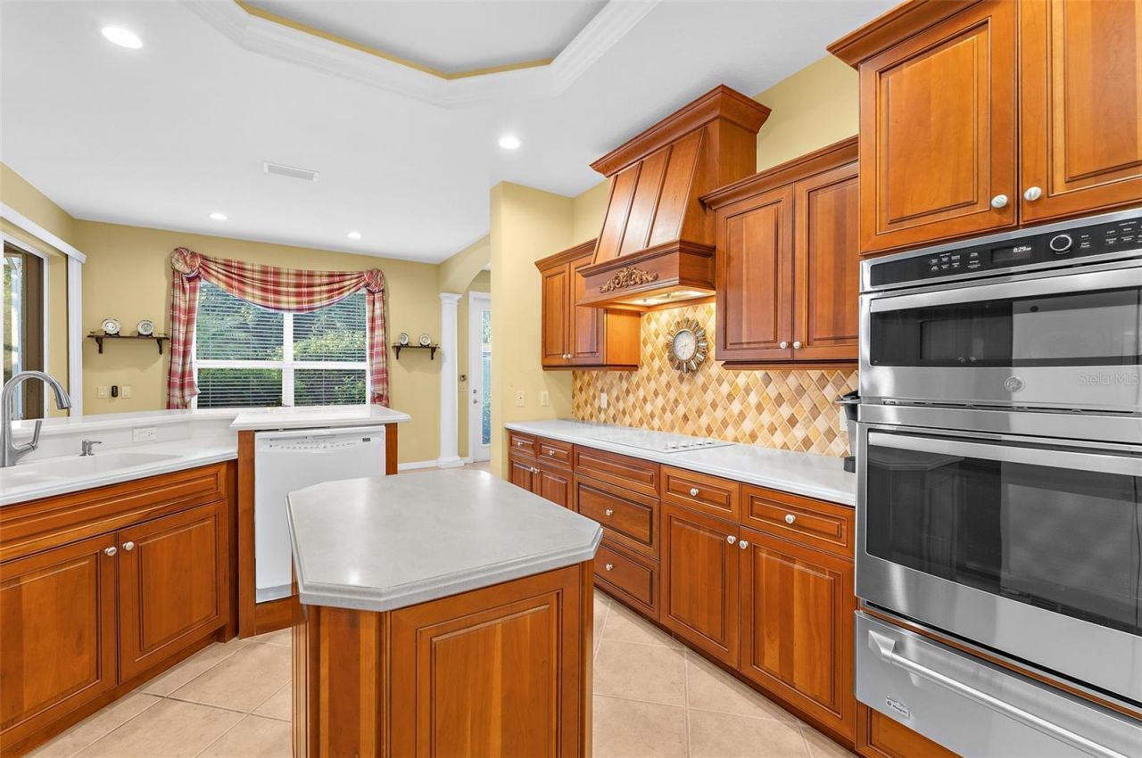 2524 Jefferson Circle , Sarasota, FL 34239 Photo