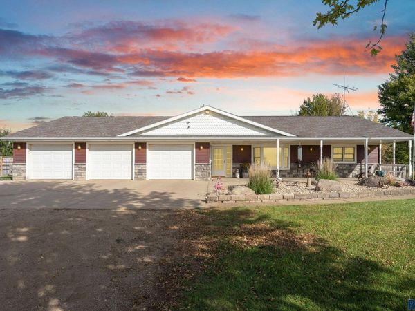 46418 279th St, Lennox, SD 57039