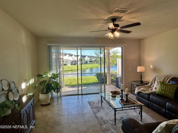 6860 ROUNDLEAF Drive, Jacksonville, FL 32258