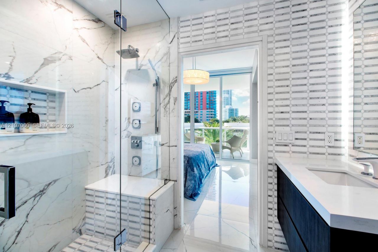 50 S Pointe Dr , Unit 610, Miami Beach, FL 33139 Photo