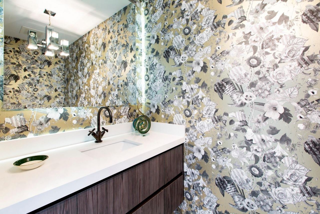 50 S Pointe Dr , Unit 610, Miami Beach, FL 33139 Photo