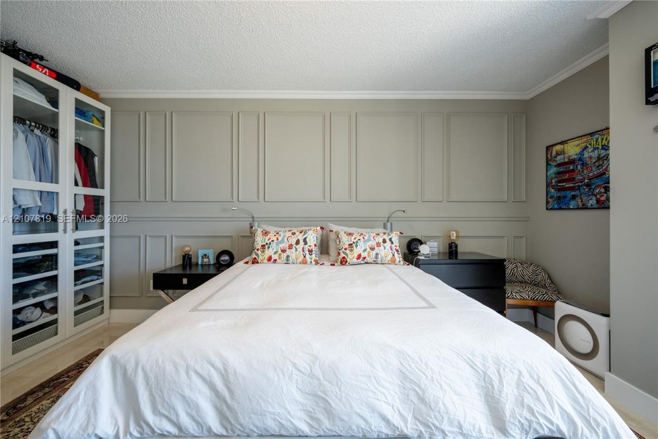 8925 E Collins Ave , Unit 6E, Surfside, FL 33154 Photo