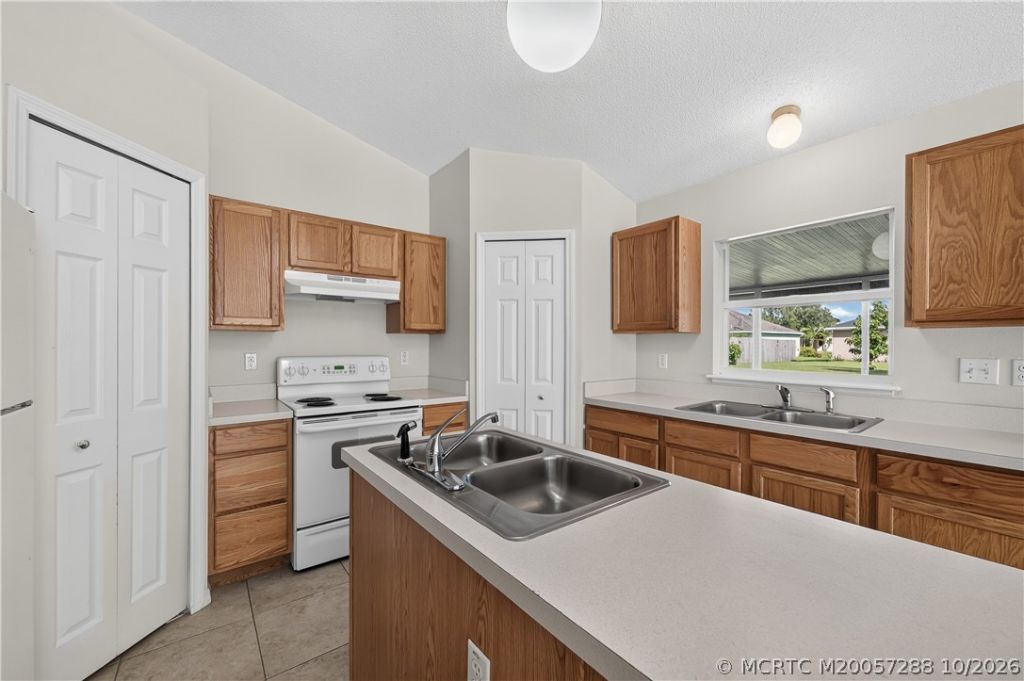 1833 SW Lofgren Avenue , Port Saint Lucie, FL 34953 Photo