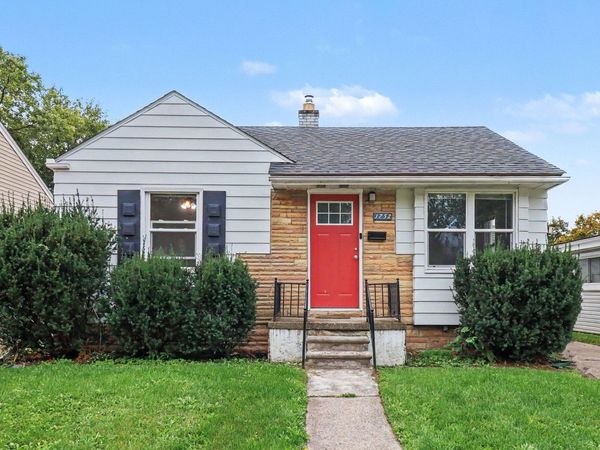 1752 E Milton Avenue, Hazel Park, MI 48030