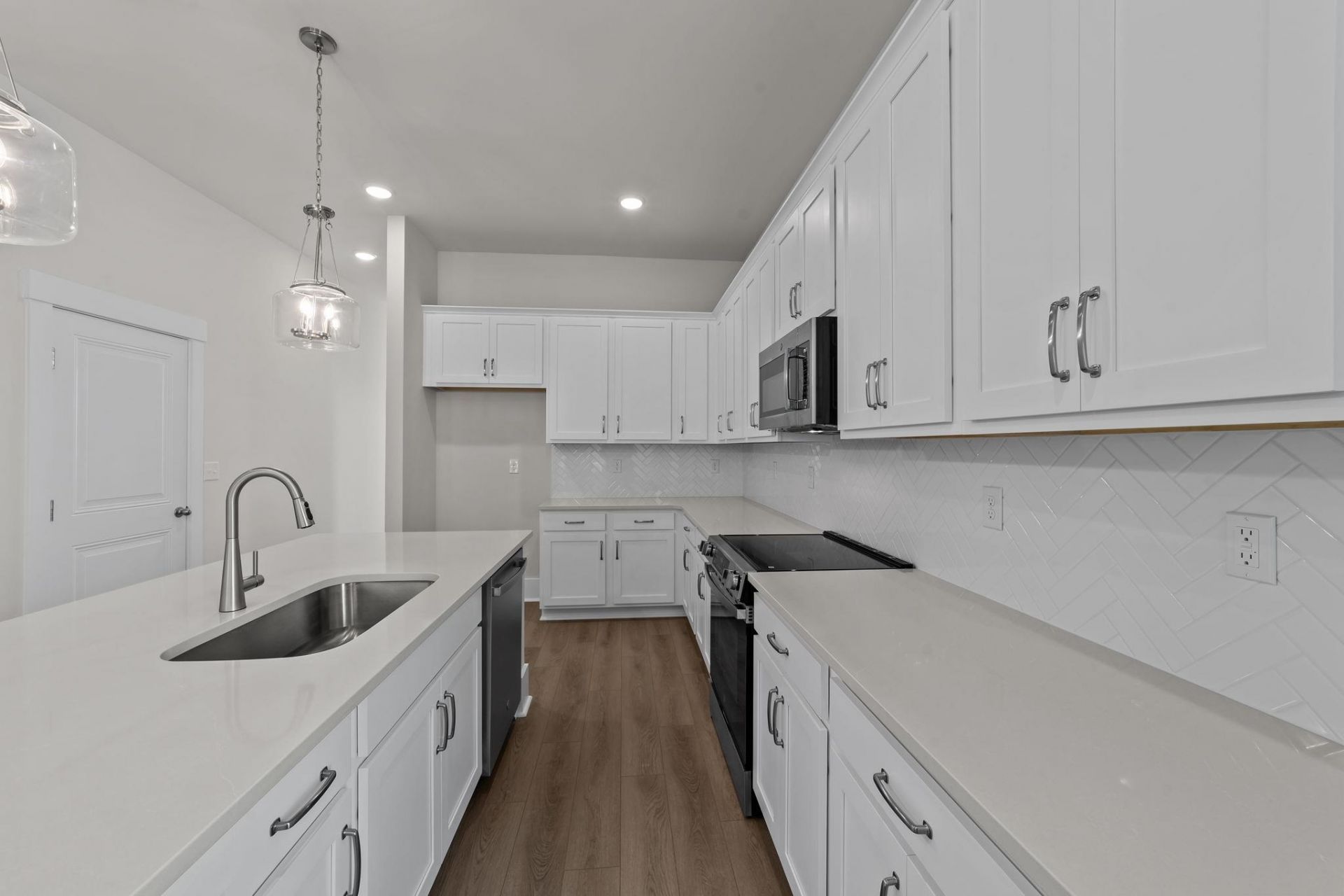552 Waters Edge Dr.  Photo 10