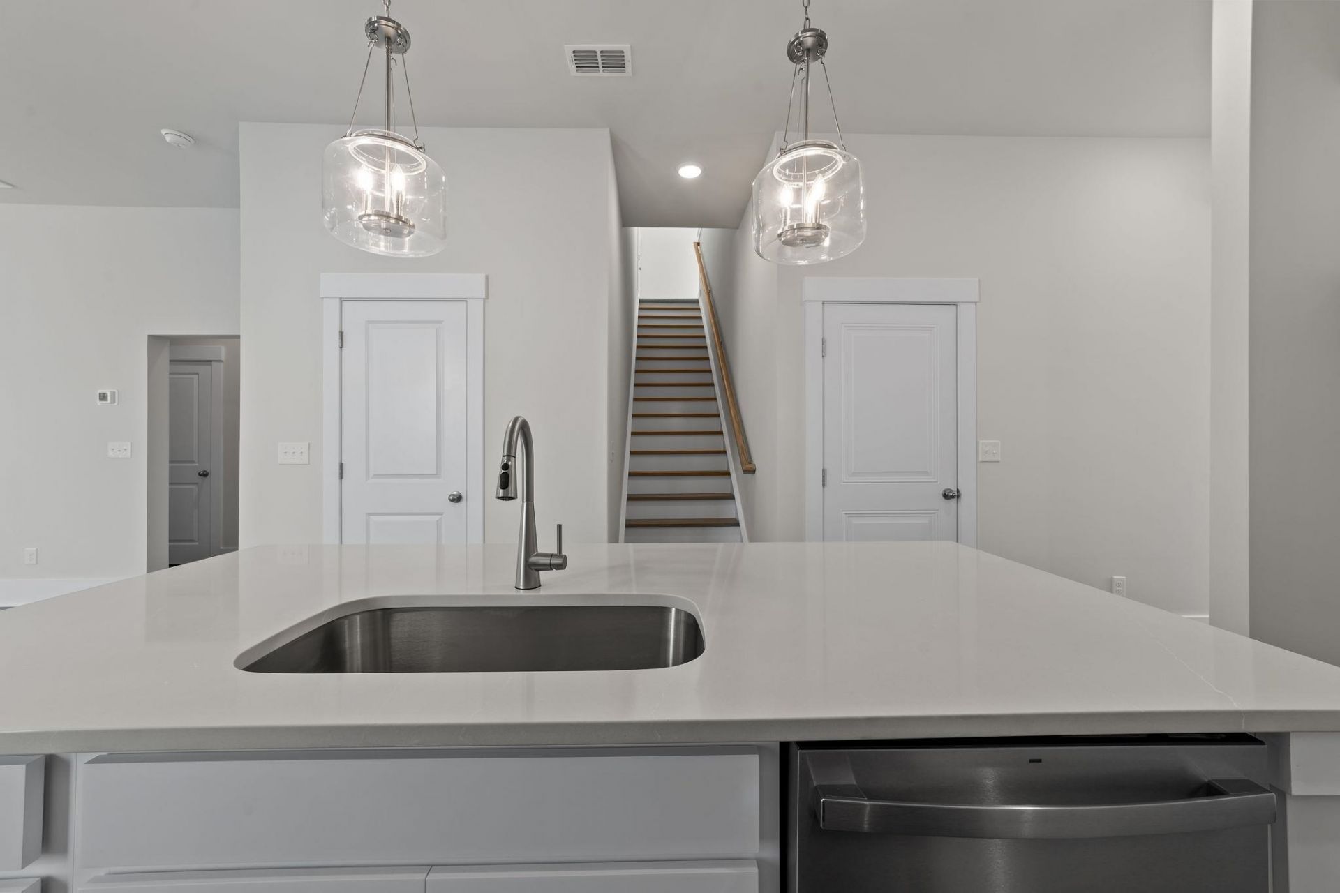 552 Waters Edge Dr.  Photo 12